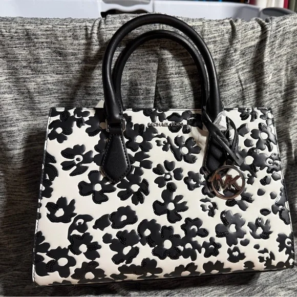 Michael Kors Sheila medium CZ satchel - Picture 1 of 7